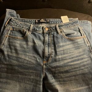 Hollister Curvy Ultra High-rise mom jean
